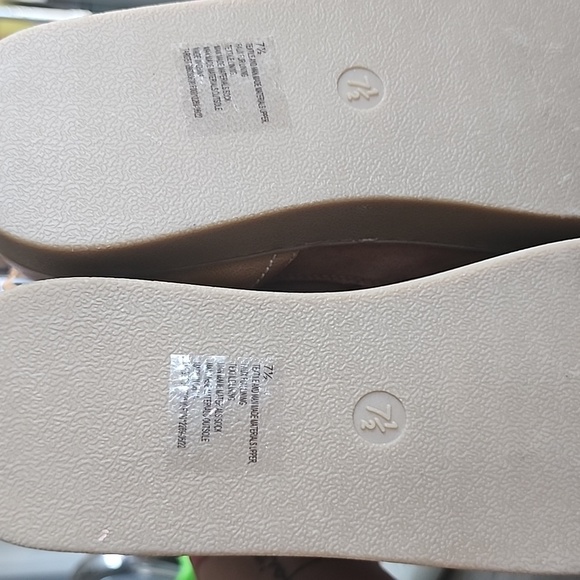 Universal Threads Insulated Boot - Picture 6 of 6